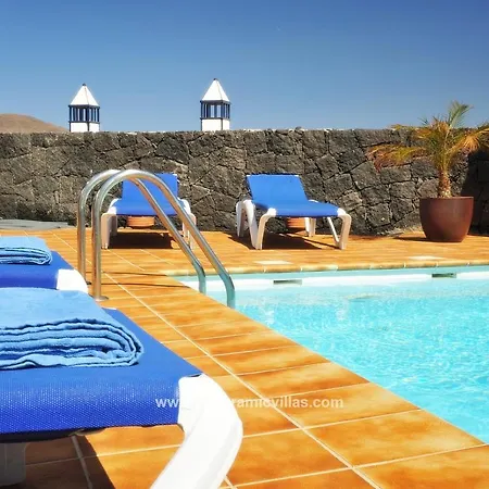 Playa Blanca Sleeps 6 Pool Air Con Wifi Villa Playa Blanca (Lanzarote)